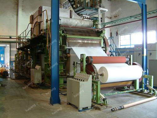 máquina de alta velocidad de la fabricación de papel de papel higiénico del rollo enorme 2T/D de 1092m m